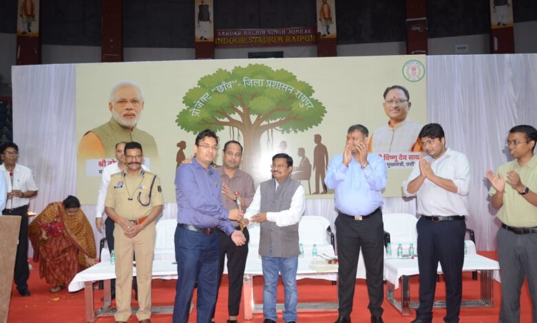रायपुर में ‘प्रोजेक्ट छाँव’ की शुरुआत, मुख्य अतिथि रायपुर संभागायुक्त महादेव कावरे की उपस्थिति में राजस्व विभाग के 1000 अधिकारियों-कर्मचारियों ने कराया स्वास्थ्य परीक्षण