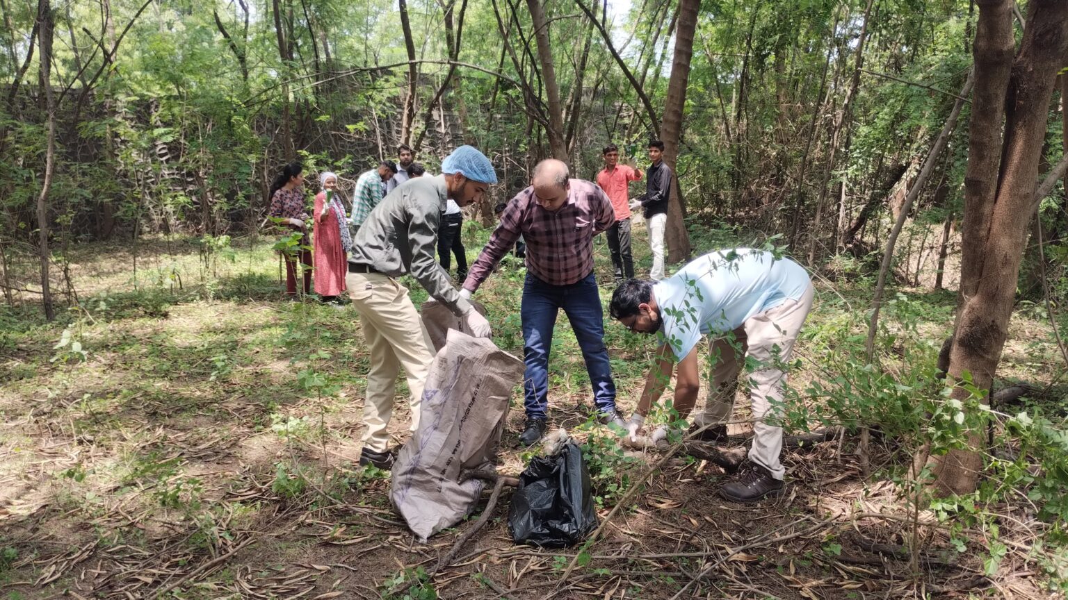 सुपीरियर ग्रुप की पर्यावरण संरक्षण की पहल: इंडो यूरोपियन ब्रेवरीज लिमिटेड में चला व्यापक स्वच्छता अभियान
