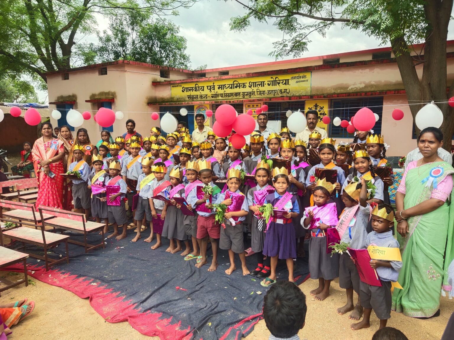 शाला प्रवेश उत्सव का हुआ आयोजन…..नवप्रवेशी विद्यार्थियों का तिलक लगाकर और मिष्ठान खिलाकर किया स्वागत