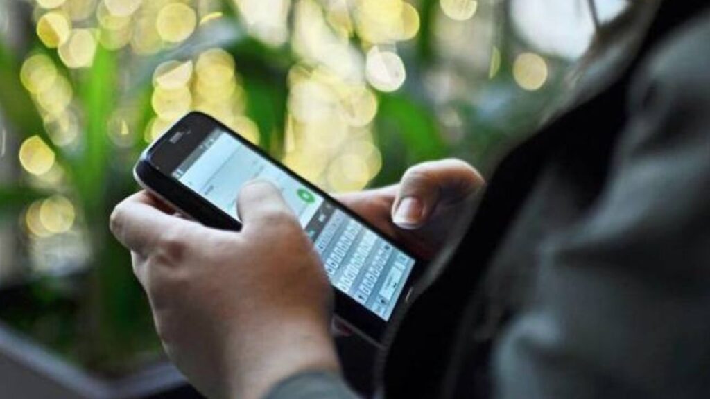 Cheapest Phones: अब 1 हजार से भी कम कीमत में स्मार्टफोन, मिलेंगे धांसू फीचर्स