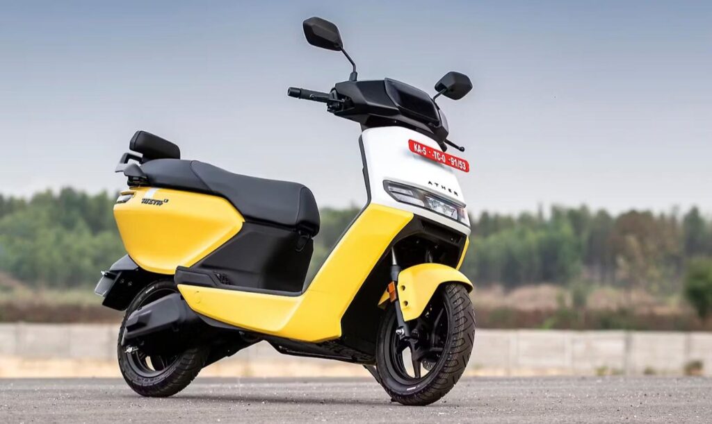 E-Scooter: 10,000 डाउन पेमेंट में पाएं 160KM रेंज और 56 लीटर स्टोरेज वाला फैमिली-फ्रेंडली E-Scooter E-Scooter