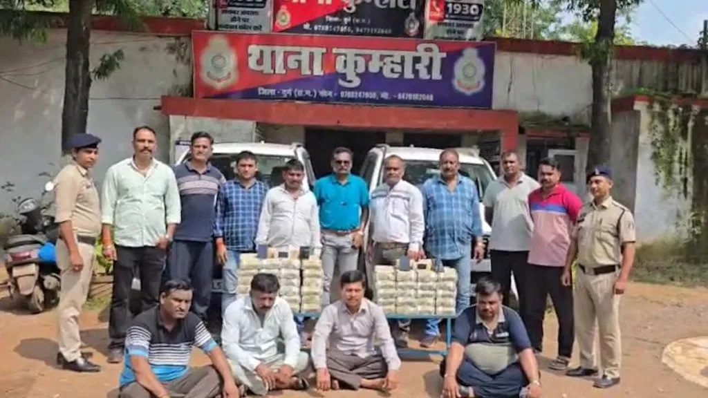 दुर्ग पुलिस की बड़ी कार्रवाई: महाराष्ट्र पासिंग गाड़ी से बरामद हुए 6 करोड़ 60 लाख रुपए