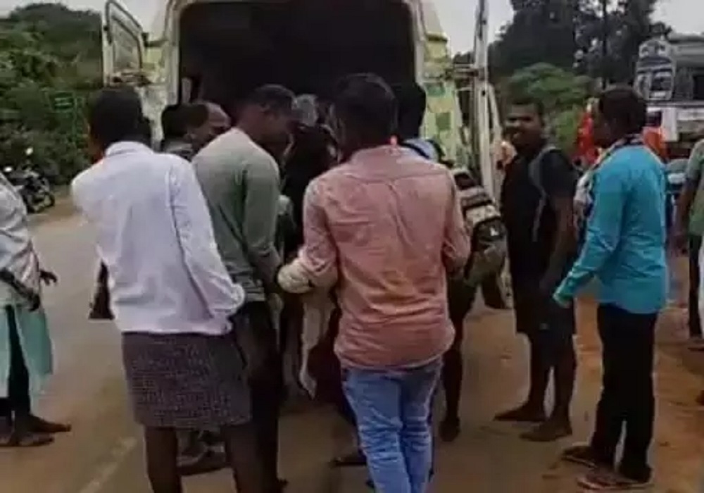 छत्तीसगढ़ हादसा: मां दंतेश्वरी दर्शन करने जा रहे श्रद्धालुओं को ट्रैक्टर ने मारी टक्कर, एक की मौत, दो घायल