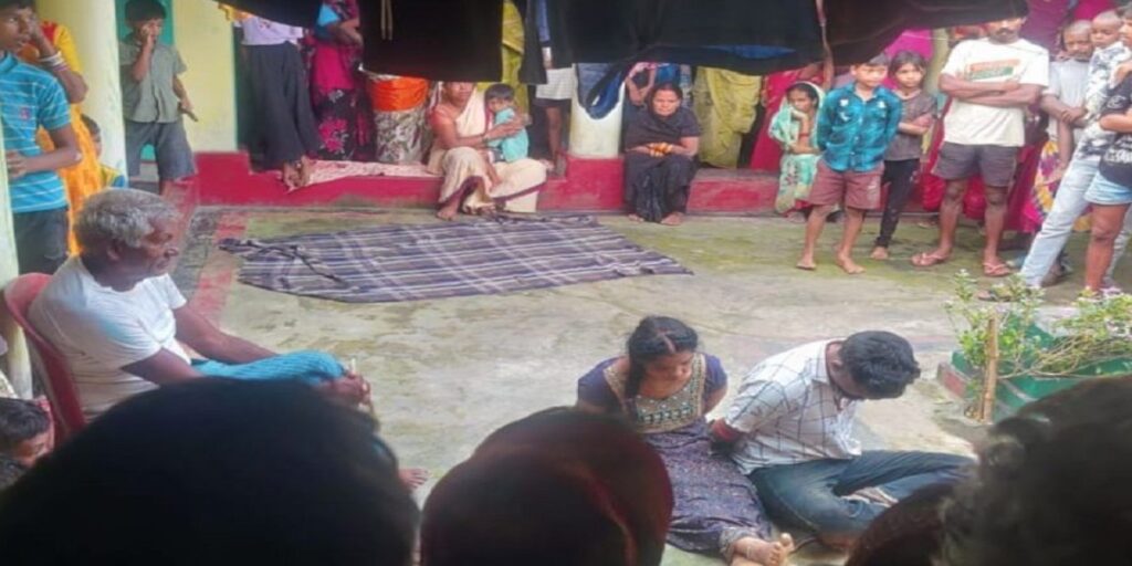 Chhattisgarh : आधी रात में शादीशुदा Girlfriend से मिलने पहुंचे Boyfriend को ससुराल वालों ने पकड़ा, बंधक बनाकर की पिटाई