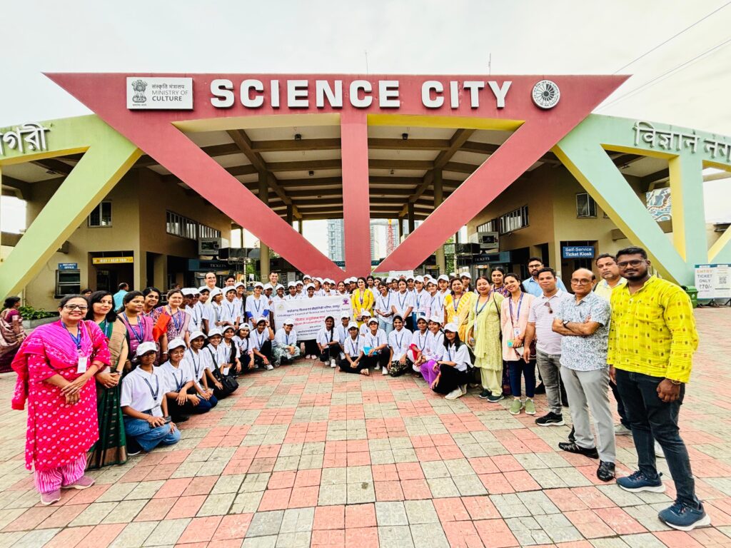 स्वामी आत्मानंद अंग्रेजी माध्यम विद्यालय की छात्राओं ने विज्ञान अनुसंधान यात्रा में किया जिले का प्रतिनिधित्व