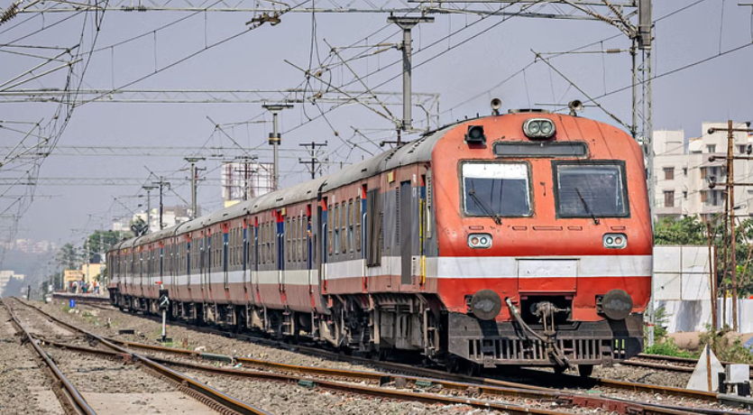 त्योहारों पर यात्रियों को बड़ी राहत: दक्षिण पूर्व मध्य रेलवे चलाएगा कई पूजा स्पेशल ट्रेनें, यहां देखें शेड्यूल