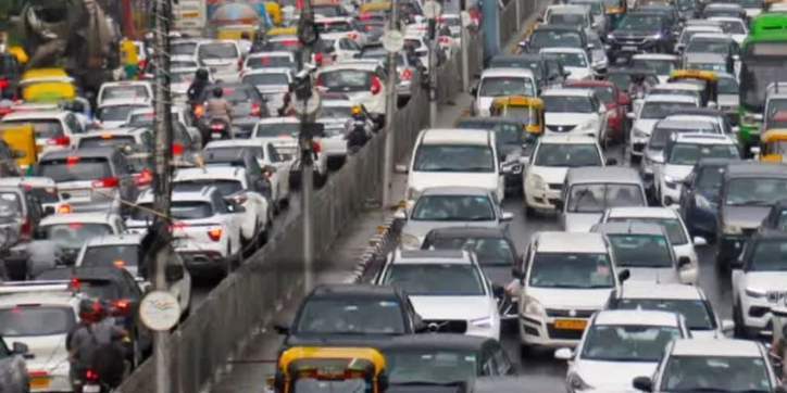 20 साल पुराने वाहनों को अब नहीं भेजना पड़ेगा कबाड़ में, केंद्र सरकार ने दी राहत