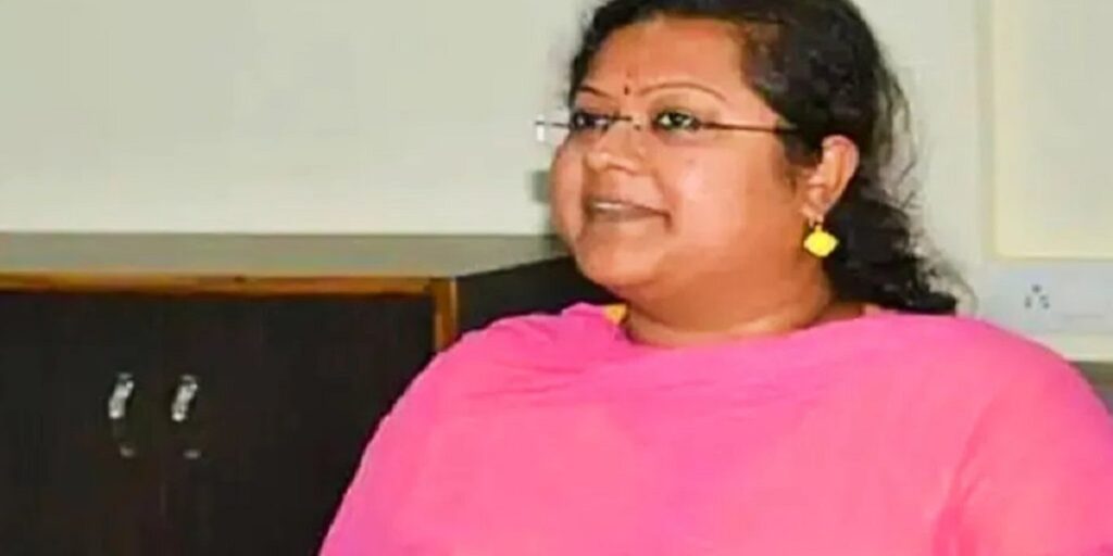 EOW की कार्रवाई: निलंबित अधिकारी सौम्या चौरसिया की 16 और संपत्तियों को अटैच करने की मांगी अनुमति