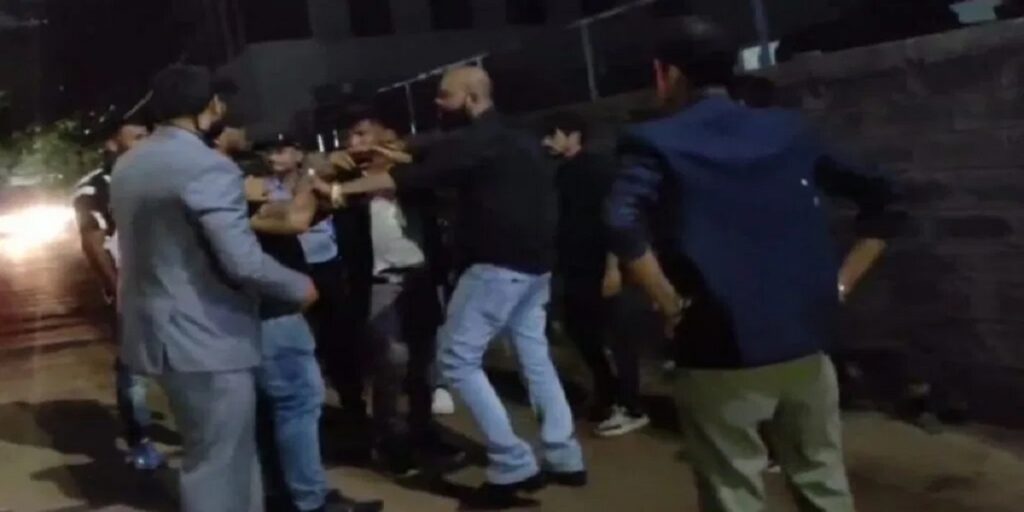 रायपुर Zouk क्लब में बवाल: महादेव सट्टा किंग का भांजा मारपीट करते कैमरे में कैद
