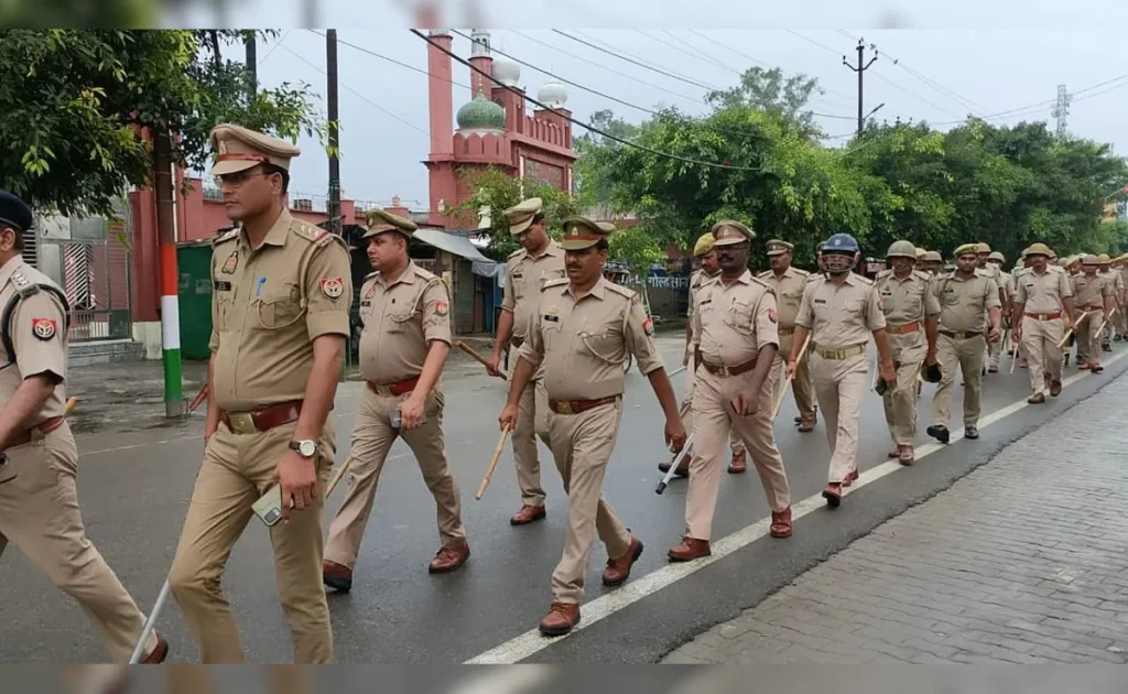 बरेली में जुमे की नमाज से पहले सुरक्षा कड़ी, प्रशासन ने शहर को बनाया छावनी बरेली में जुमे की नमाज से पहले सुरक्षा कड़ी, प्रशासन ने शहर को बनाया छावनी