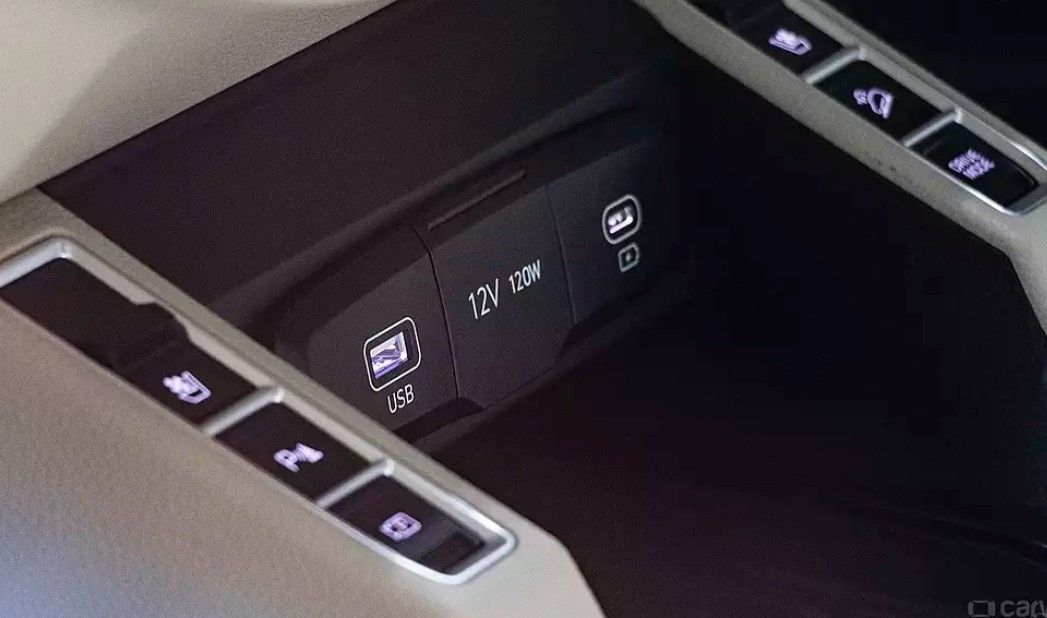 ₹2 लाख में लग्जरी 7-सीटर! Kia Carens अब सिर्फ ₹17,230 EMI में