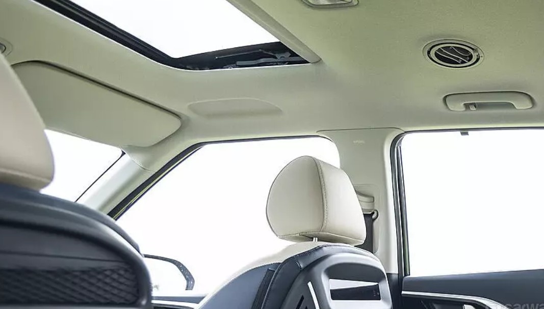 ₹2 लाख में लग्जरी 7-सीटर! Kia Carens अब सिर्फ ₹17,230 EMI में