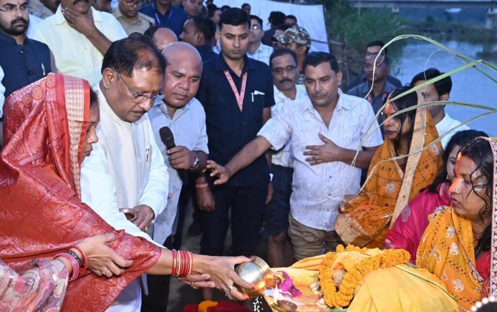 सीएम विष्णु देव साय ने दुलदुला छठ घाट में दिया सूर्य को अर्घ्य, प्रदेश की सुख-समृद्धि की कामना की दुलदुला छठ घाट के सौन्दर्यीकरण की मुख्यमंत्री ने की घोषणा