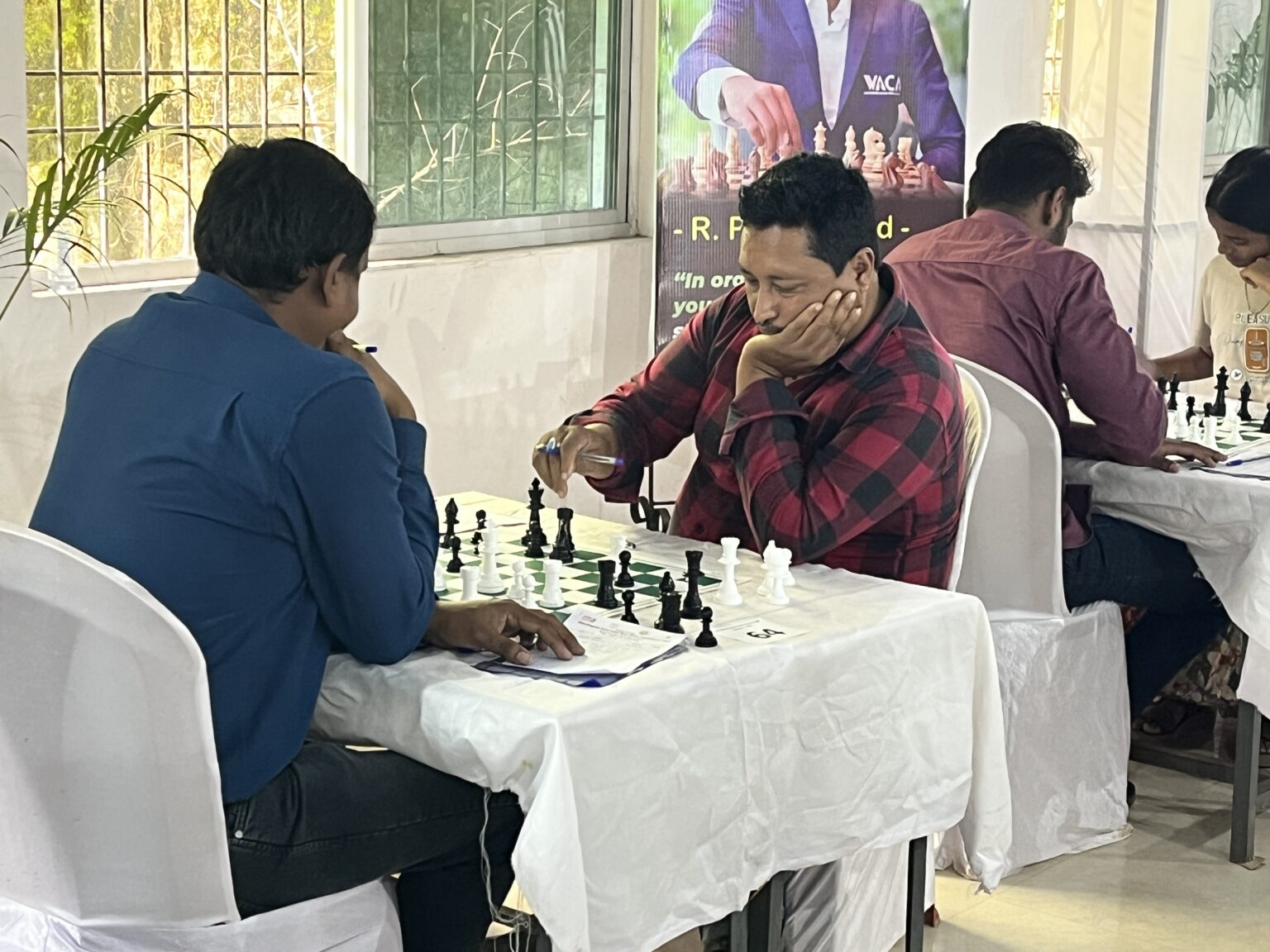 छत्तीसगढ़ रजत महोत्सव के अंतर्गत जशपुर में आयोजित छत्तीसगढ़ स्टेट लेवल ओपन चेस टूर्नामेंट में दूसरे दिन तक 06 राउंड का खेल हुआ संपन्न छत्तीसगढ़ रजत महोत्सव