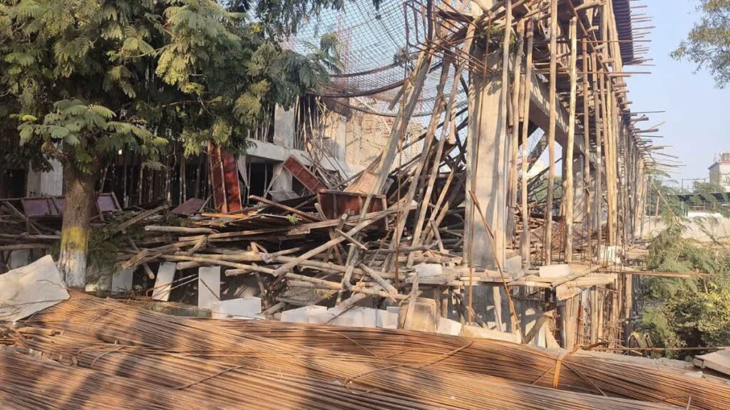 दुर्ग में मेडिकल कॉलेज की इमारत ढही, स्लैब गिरने से 9 मजदूर घायल