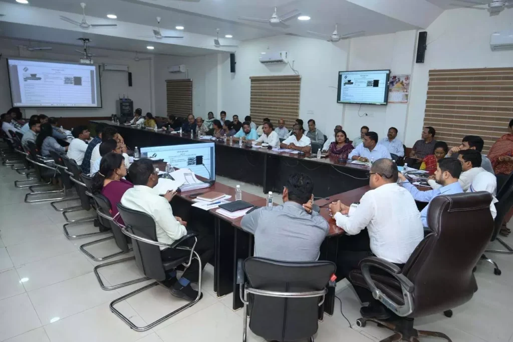 मतदाता सूची पुनरीक्षण: छत्तीसगढ़ में 70% वोटर्स को भरने होंगे गणना प्रपत्र, जानें अनिवार्य दस्तावेज़ मतदाता सूची पुनरीक्षण: छत्तीसगढ़ में 70% वोटर्स को भरने होंगे गणना प्रपत्र, जानें अनिवार्य दस्तावेज़