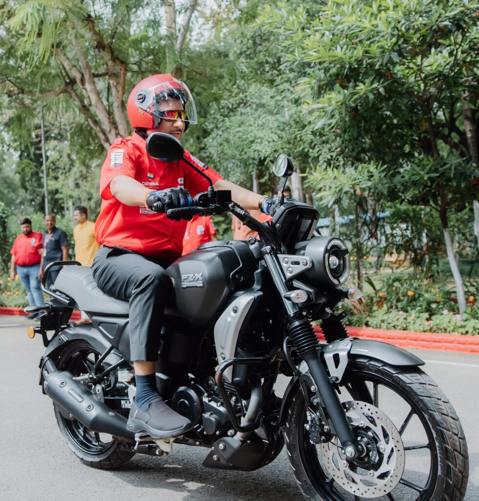 सीएम विष्णुदेव साय की बाइक राइड — युवाओं को दिया “स्पीड नहीं, सेफ्टी की पहचान बनाओ” का संदेश