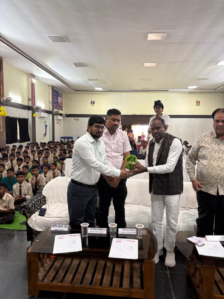 एकलव्य विद्यालय में जनजातीय गौरव दिवस का आयोजन