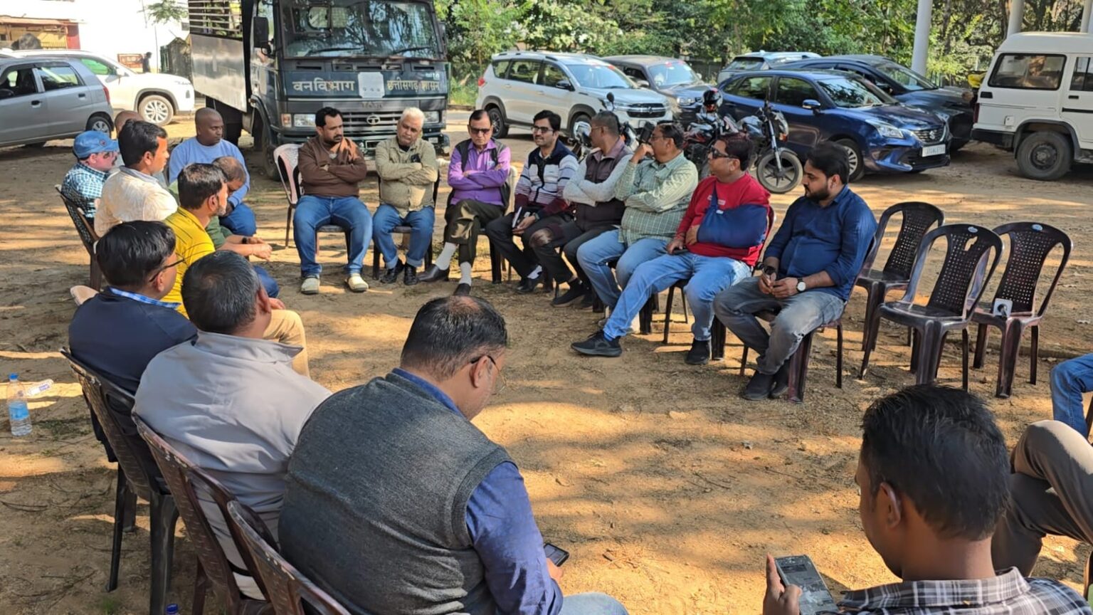 पत्रकार पिता को नवजात के शव के लिए वाहन न मिला प्रशासन की क्रूर लापरवाही से उफना पत्रकारों का गुस्सा