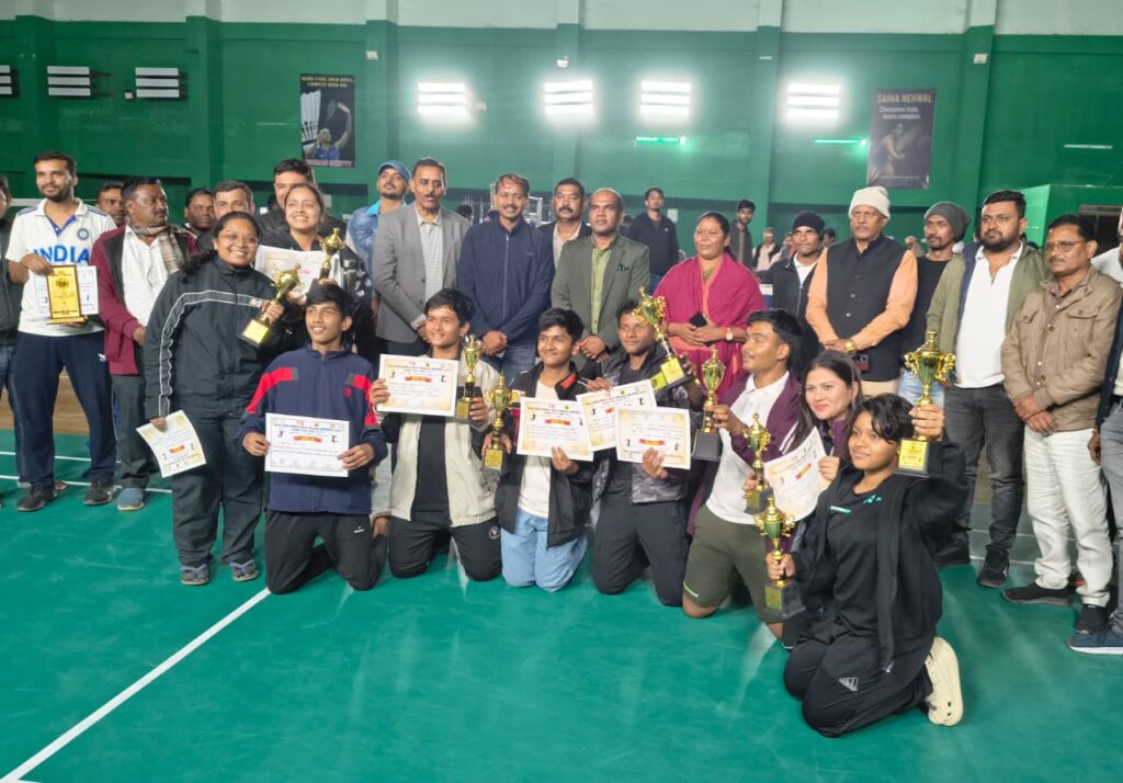 जिला स्तरीय बैडमिंटन प्रतियोगिता का समापन, उभरते खिलाड़ियों का शानदार प्रदर्शन, 24 विजेता हुए सम्मानित