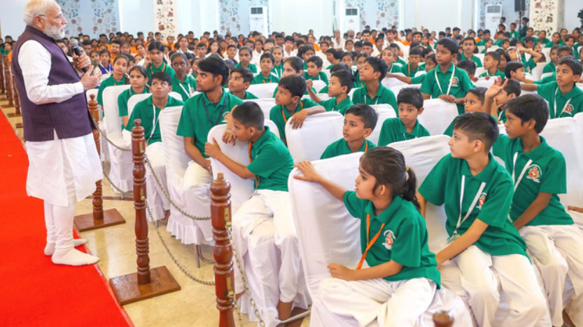 दिल की बात में बच्चों से बोले पीएम मोदी — “जब तुम डॉक्टर बनोगी, तो क्या हमारा भी इलाज करोगी?”
