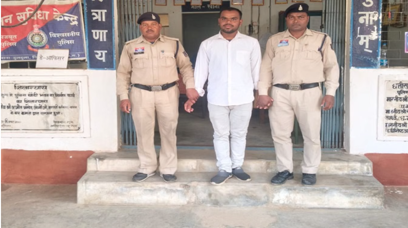 फर्जी RTI एक्टिविस्ट गिरफ्तार: 30 पंचायत सचिवों को धमकाकर वसूली की कोशिश, मांग रहा था 90 हजार रुपये