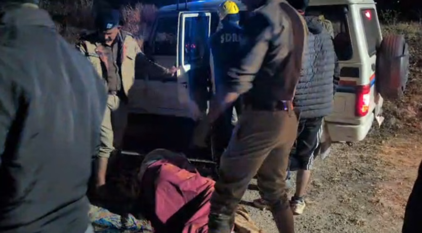 शादी में शामिल होने जा रहे शिक्षकों की कार नदी में गिरी, तीन की मौत; एक गंभीर घायल