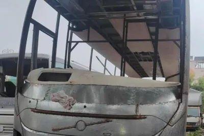 RTO जांच में स्लीपर बस फर्जीवाड़ा सामने, टैक्स बचाने के लिए असम में कराया जा रहा रजिस्ट्रेशन RTO जांच में स्लीपर बस फर्जीवाड़ा सामने