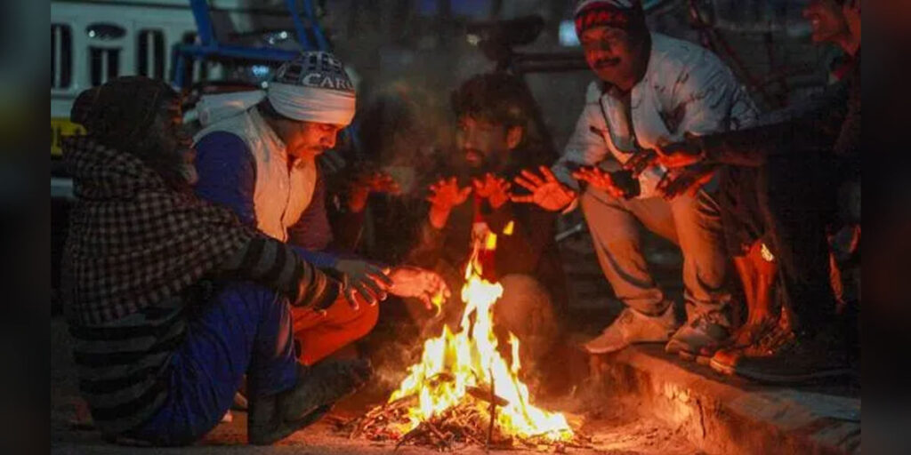 छत्तीसगढ़ में अचानक बढ़ी कड़ाके की ठंड, रायपुर समेत 13 जिलों में शीत लहर की चेतावनी! छत्तीसगढ़ में अचानक बढ़ी कड़ाके की ठंड, रायपुर समेत 13 जिलों में शीत लहर की चेतावनी!