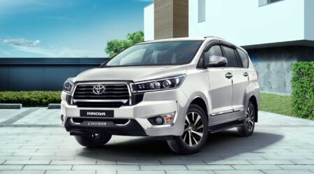 Toyota Innova Crysta:की सबसे कम कीमत वाली कार पाने के लिए जरूरी डाउन पेमेंट कितना? पूरी जानकारी यहां