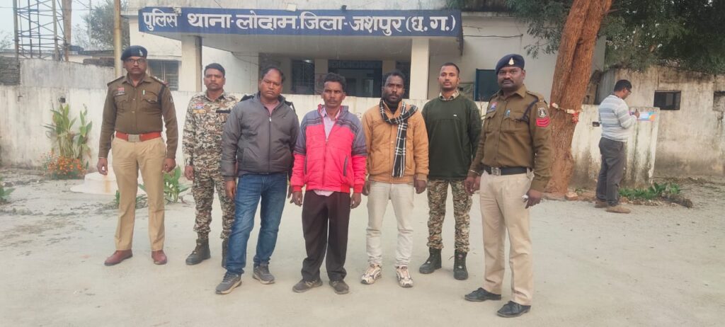 नकली सोने की बिस्किट दिखाकर 10 लाख रुपये की ठगी की कोशिश, तीन आरोपी गिरफ्तार