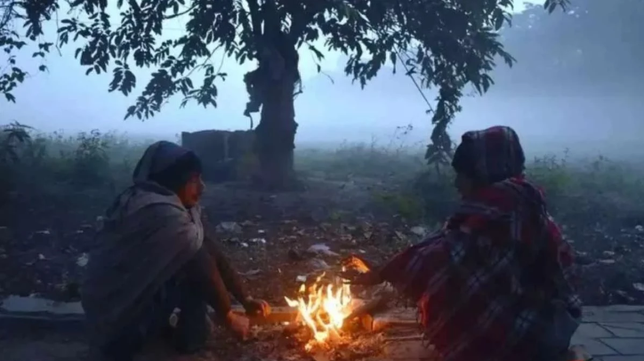 कड़ाके की ठंड ने बढ़ाई ठिठुरन, अंबिकापुर में पारा 5 डिग्री से नीचे