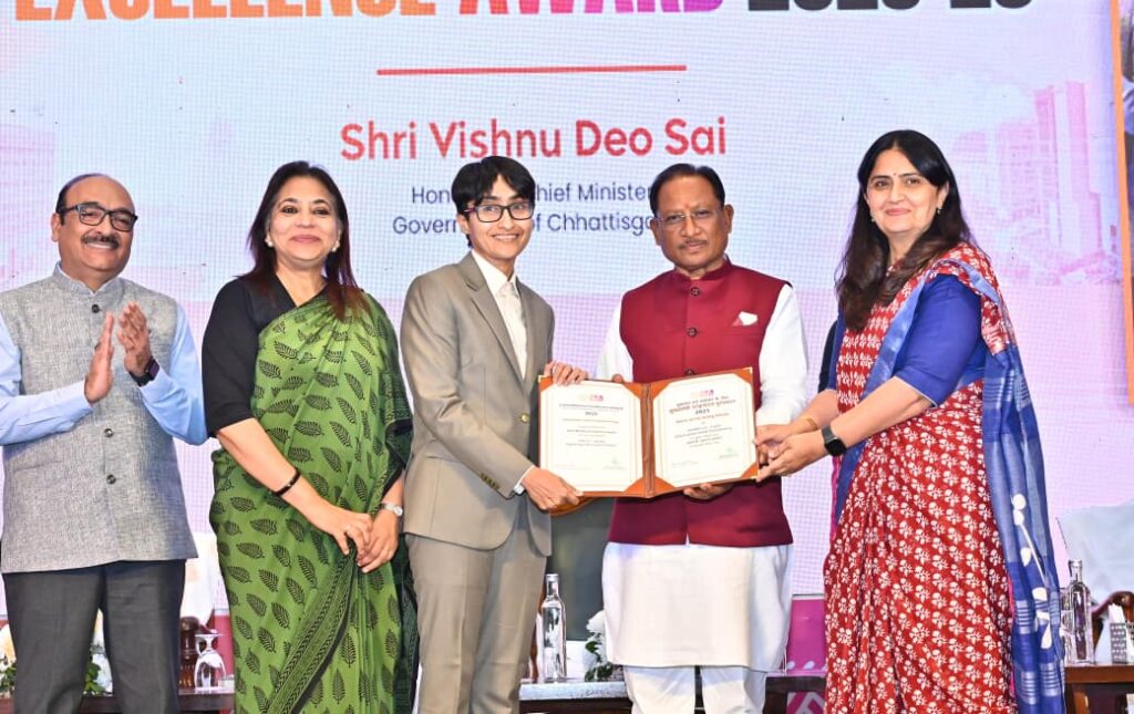 सुशासन एवं नवाचारों के लिए 5 विभाग एवं 5 जिलों को मिला मुख्यमंत्री उत्कृष्टता पुरस्कार