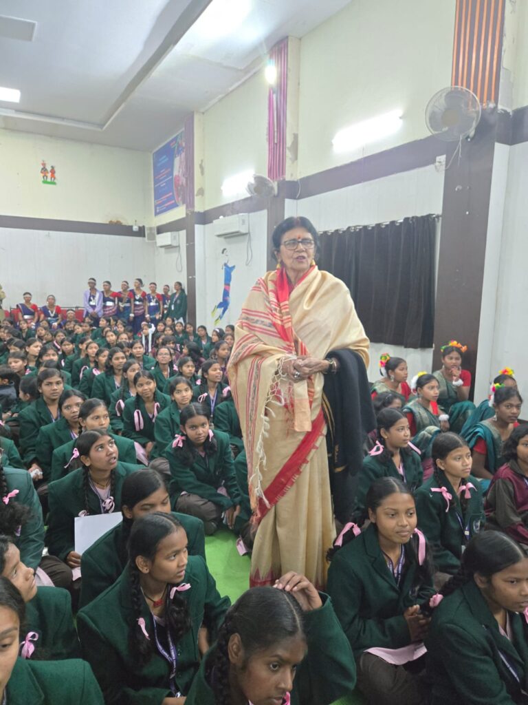 पीएम श्री एकलव्य आदर्श आवासीय विद्यालय छुरीकला में विद्यार्थी संवाद कार्यक्रम का सफल आयोजन