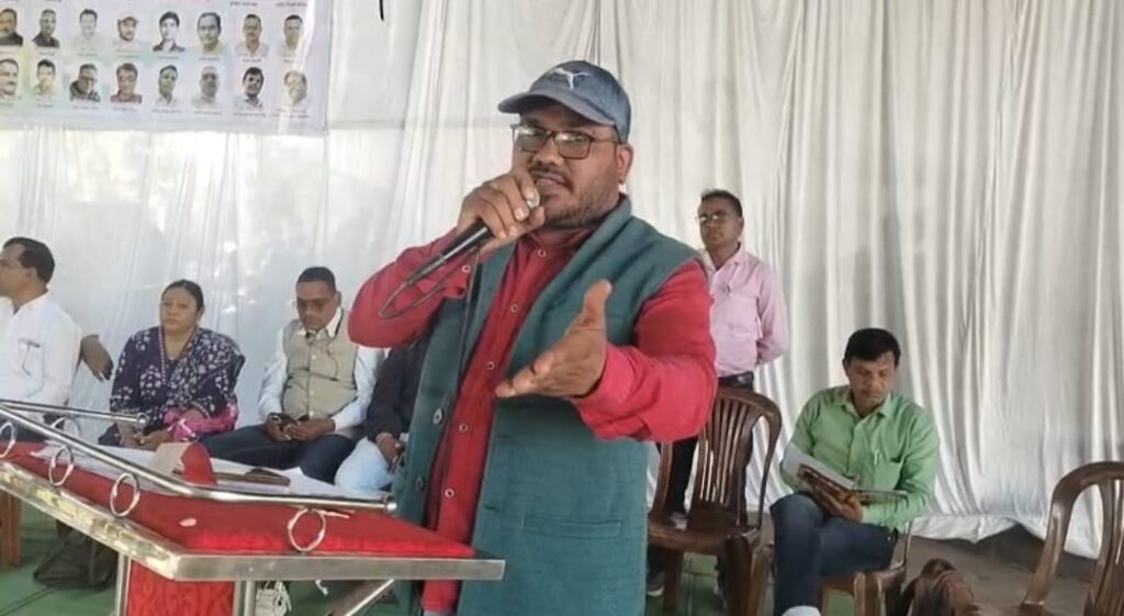 जाकेश साहू गरजे… सरकार पर जमकर बरसे… कहा … आज का आंदोलन सांकेतिक… सरकार शिक्षक संघों से बात करें अन्यथा आने वाले दिनों में प्रदेश के सारे स्कूलों में होगी तालेबंदी..