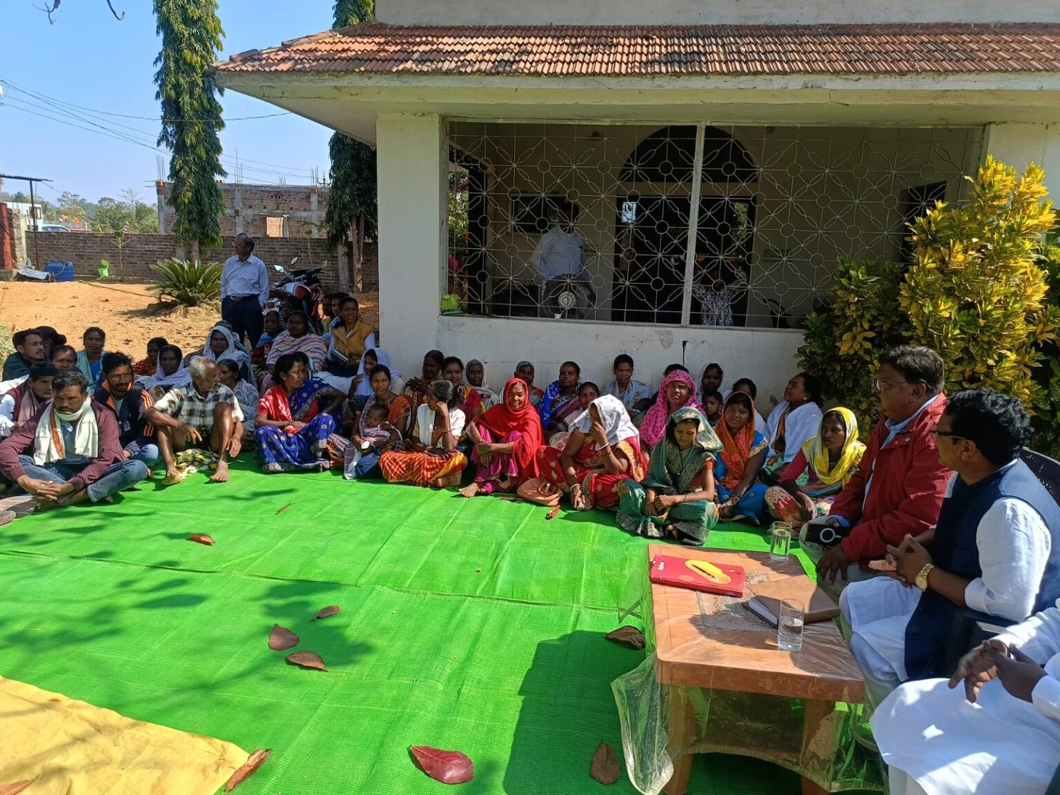 मनरेगा बचाओ संग्राम के तहत दुलदुला में पैदल मार्च और जनसभा