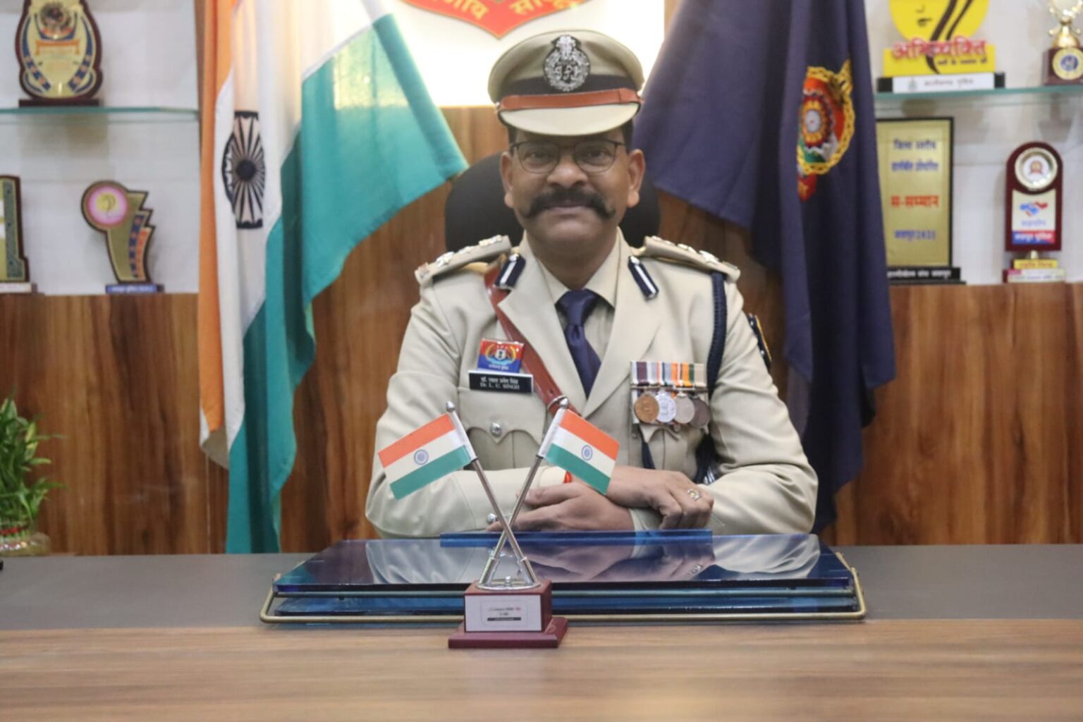 अनुभव अनुशासन और इंसानियत की त्रिवेणी डॉ लाल उमेद सिंह जिनके कप्तानी में जशपुर में होगी संवेदनशील और सख्त पुलिसिंग की नई शुरुआत