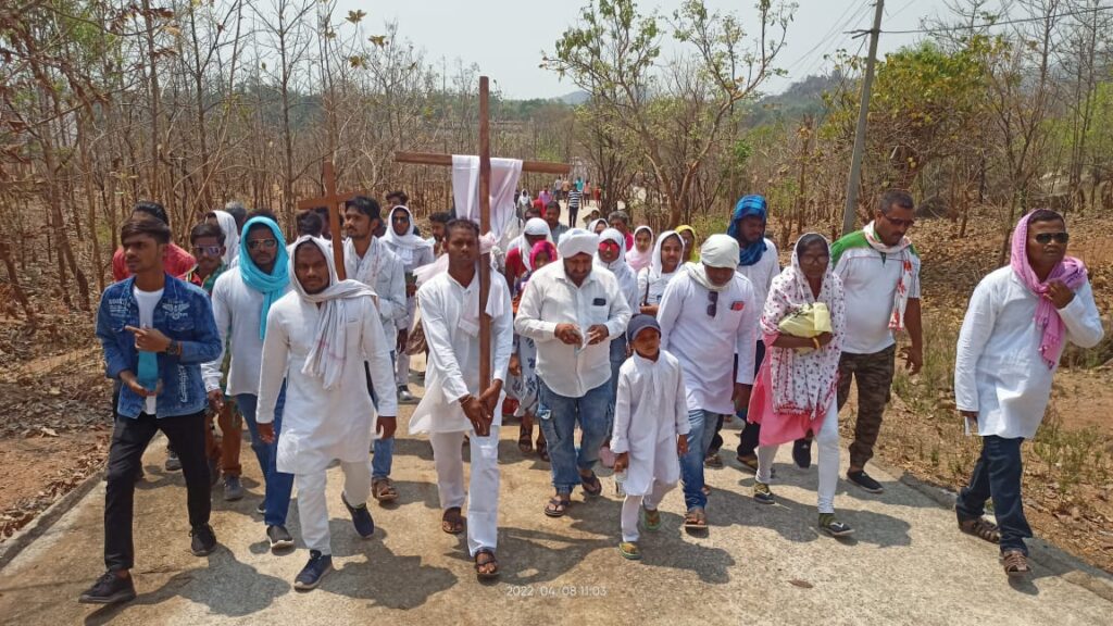 विश्व शांति और भाईचारे के संदेश के साथ 24 मार्च को रायपुर से डोंगरगढ़ रवाना होगी 11वीं क्रूसमार्ग पदयात्रा