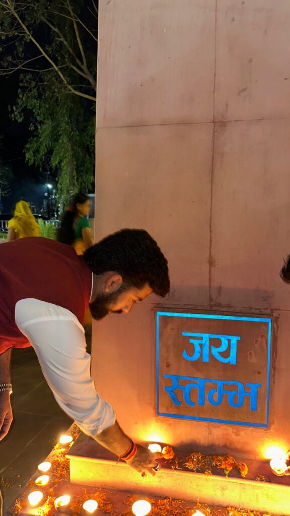 जय स्तंभ चौक पर वीर शहीदों को दी गई भावभीनी श्रद्धांजलि: भाजयुमो जिला अध्यक्ष विजय आदित्य सिंह जूदेव के नेतृत्व में हुआ आयोजन