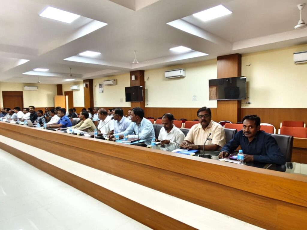 समीक्षा बैठक: शिक्षा सत्र शुरू होने से पहले नियुक्त होंगे अतिथि शिक्षक, लापरवाही पर गिरेगी गाज**