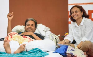 Sonam Wangchuk News: जंतर-मंतर से अस्पताल ले जाए गए वांगचुक, समर्थकों ने पुलिस पर जबरन हटाने का आरोप लगाया Sonam Wangchuk