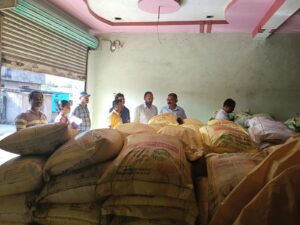 रघुनाथपुर में अवैध उर्वरक भंडारण पर बड़ी कार्रवाई: अघोषित गोदाम से 242 बोरी यूरिया-डीएपी जब्त