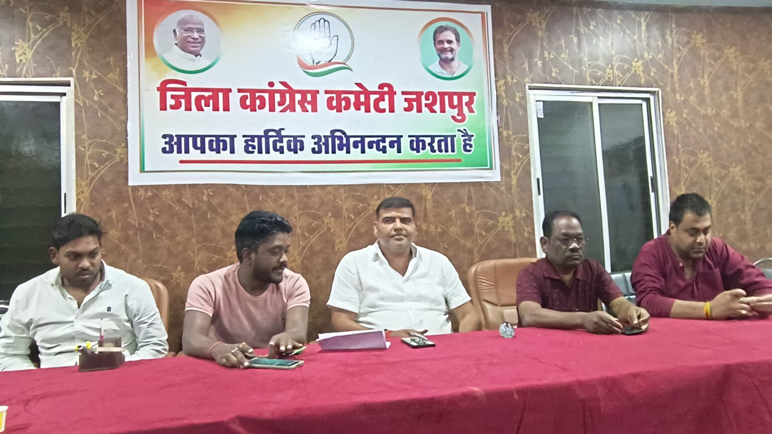 अयोध्या राम मंदिर चढ़ावा विवाद पर कांग्रेस मुखर, सेवानिवृत्त न्यायाधीश से निष्पक्ष जांच की मांग