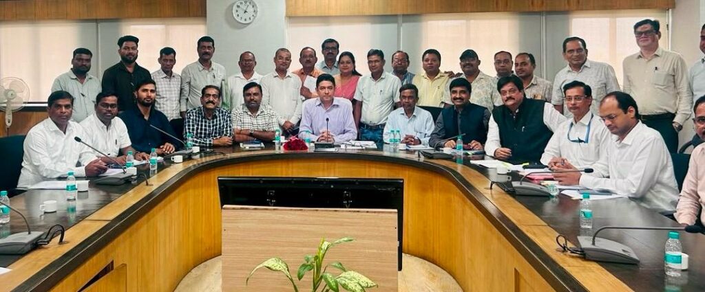 राज्य के शासकीय सेवकों के लिए कैशलेस चिकित्सा योजना का ड्राफ्ट तैयार, राज्य के पेंशनरों के लिये भी प्रस्ताव सेंट्रल गवर्नमेंट हेल्थ स्कीम (CGHS) अनुसार दिया है- राजेश चटर्जी