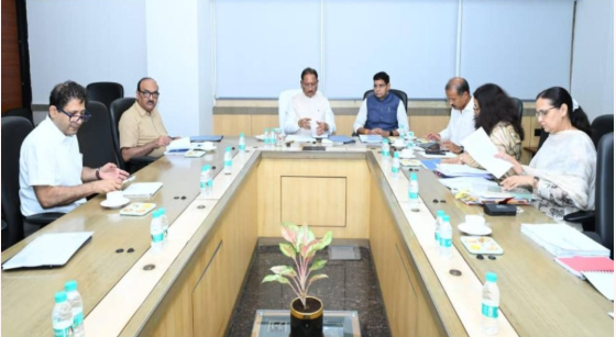 CM साय का बड़ा निर्देश: पटवारी दफ्तर के चक्कर खत्म, अब WhatsApp पर मिलेगी किसानों को बी-1 और ऋण पुस्तिका,छत्तीसगढ़ में लागू होगी ‘साइबर तहसील’ व्यवस्था, खाली पदों पर होगी शीघ्र भर्ती