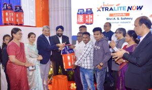 Indian Oil का नया LPG Cylinder लॉन्च, अब बाहर से दिखेगी बची गैस और 3 घंटे में होगी डिलीवरी