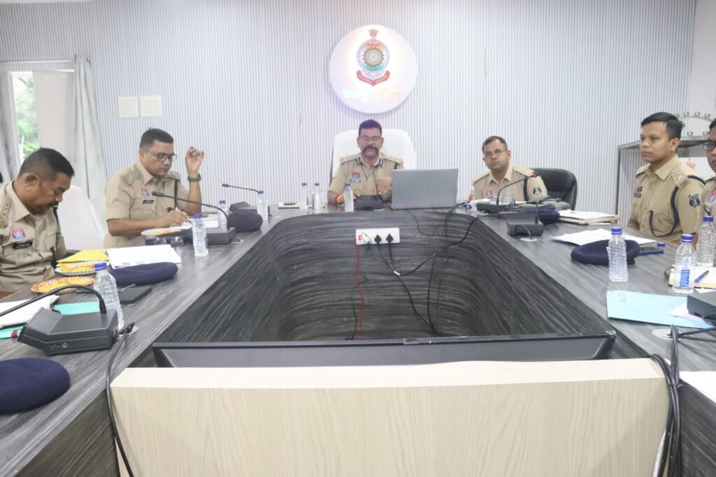 अपराध समीक्षा बैठक, DIG एवं SSP डॉ. लाल उमेद सिंह ने लंबित मामलों के शीघ्र निराकरण और प्रभावी पुलिसिंग के दिए सख्त निर्देश