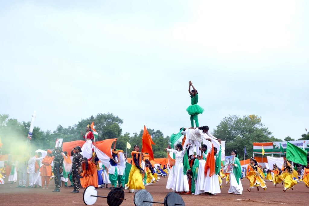 हर्षाेल्लास के साथ मनाया गया आजादी का 80वां पर्व :CM विष्णुदेव साय के बड़े ऐलान: छत्तीसगढ़ पुलिस भर्ती में अग्निवीरों को 10% आरक्षण, जल्द शुरू होगी शिक्षकों की बंपर भर्ती