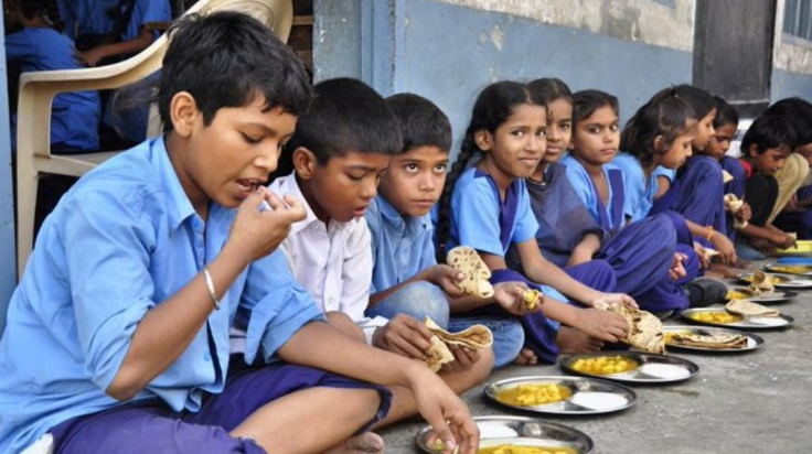 स्कूल रसोइयों के मानदेय में ₹1000 की बढ़ोतरी, साथ में मिलेगा कैशलेस इलाज का कार्ड