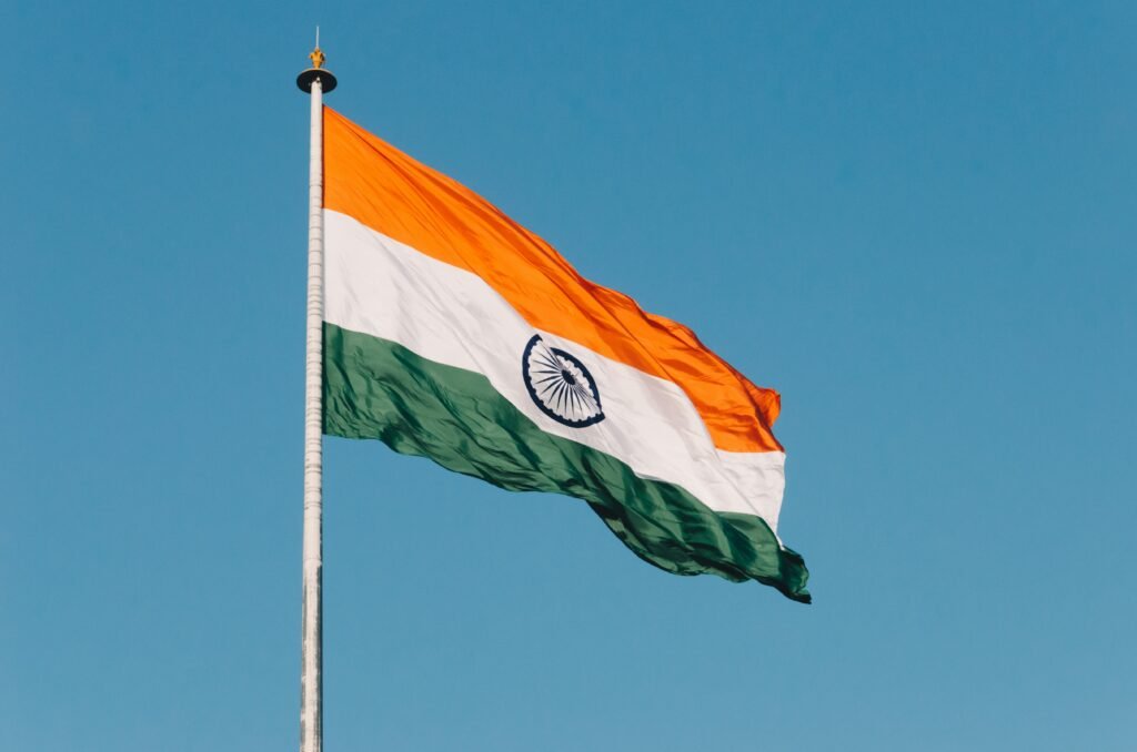 बस्तर में लोकतंत्र की नई सुबह: आजादी के बाद पहली बार 90 से अधिक नक्सल प्रभावित गांवों में फहरेगा तिरंगा